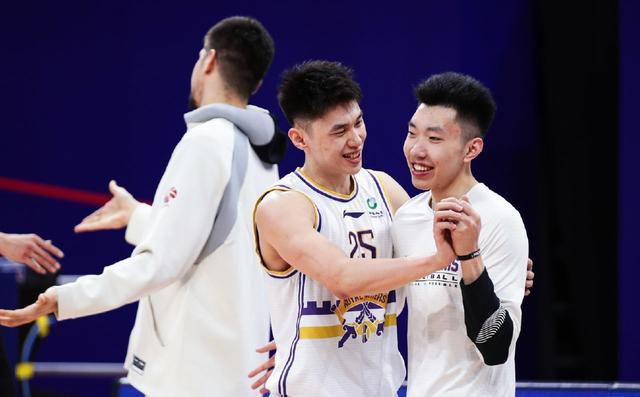 秋霞成人午夜鲁丝一区二区三区